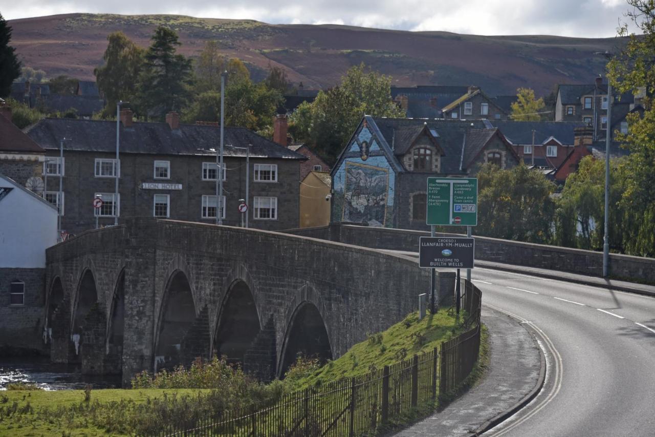 The Llanelwedd Arms Hotel Builth Wells Exteriör bild