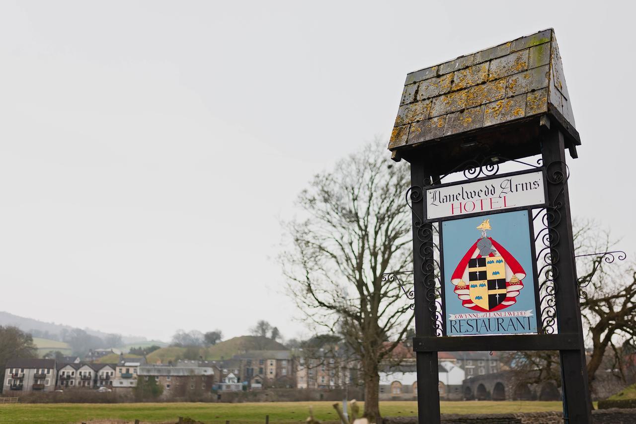 The Llanelwedd Arms Hotel Builth Wells Exteriör bild